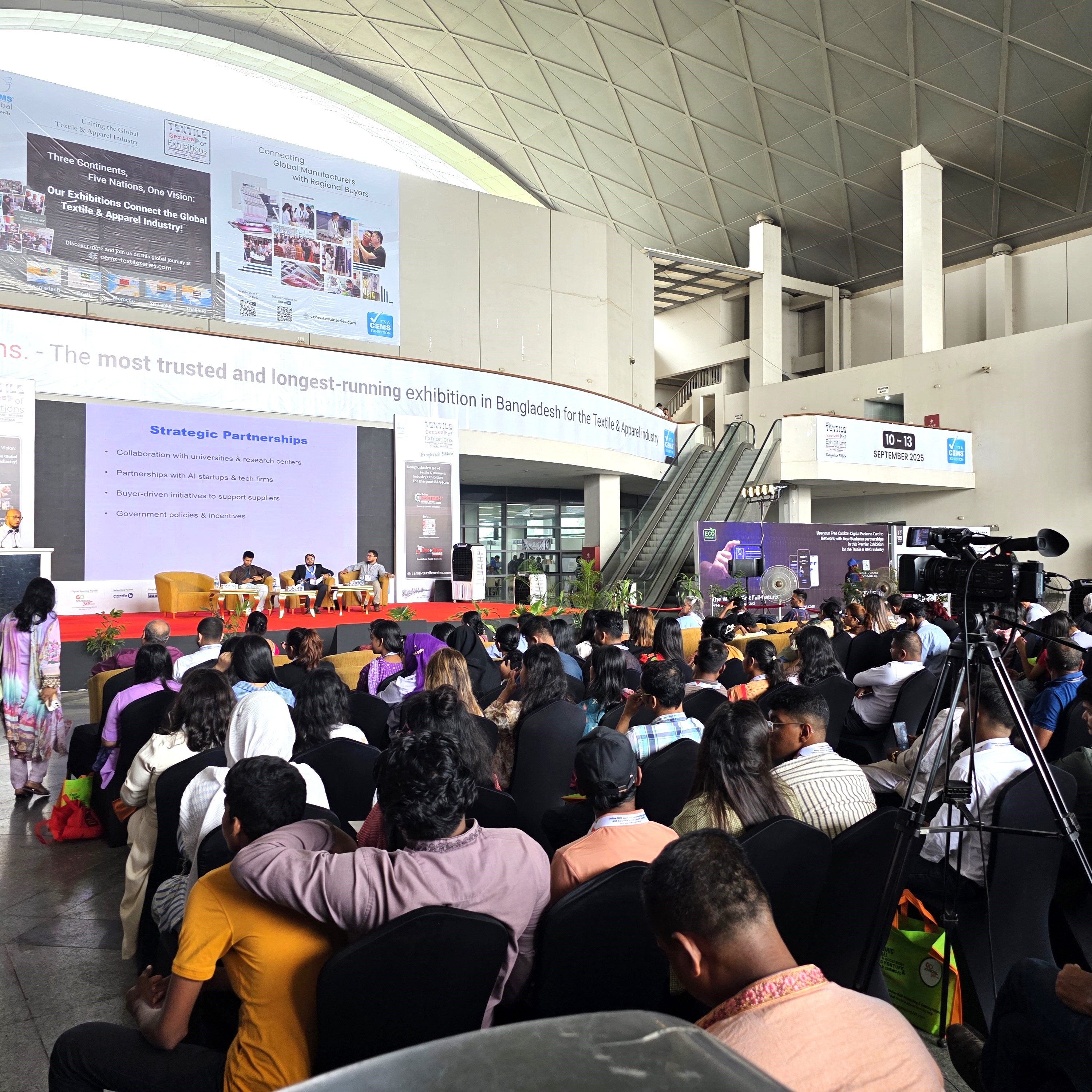 Global Sourcing Summit attendees